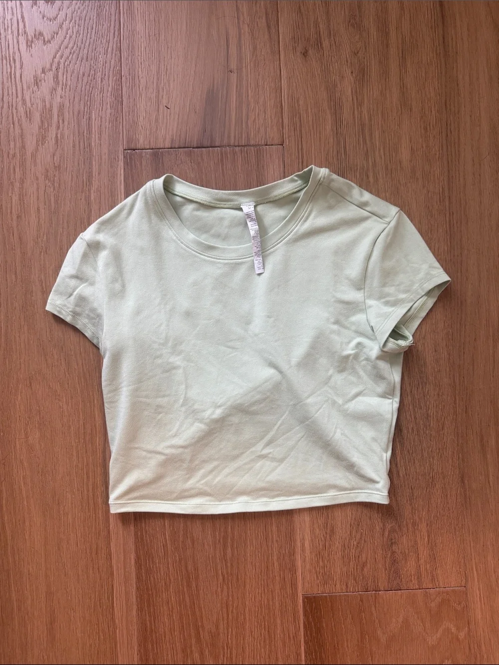 Alo Cropped Short Sleeve T‑Shirt in Light Sage